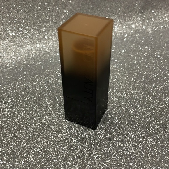 Huda Beauty | Power Bullet Cream Glow Lipstick | Bossy Brown Empress - Picture 2 of 4